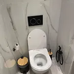 Luxury High-tech Larissa