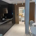 Luxury High-tech * Larissa