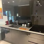 Luxury High-tech Larissa