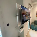 Luxury High-tech * Larissa
