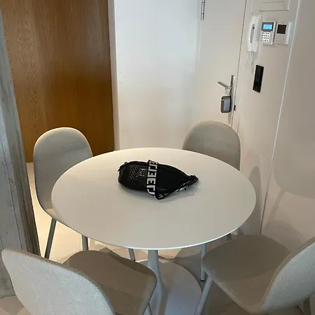 Luxury High-tech Larissa