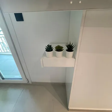 Luxury High-tech * Larissa