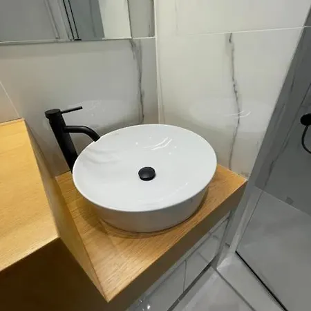 Luxury High-tech * Larissa