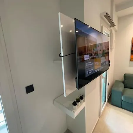 Luxury High-tech * Larissa