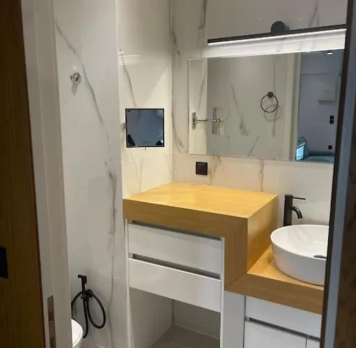 Luxury High-tech * Larissa