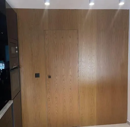 Luxury High-tech Larissa