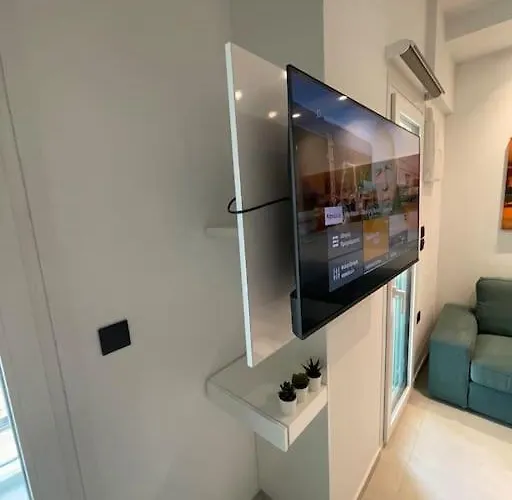 Luxury High-tech * Larissa